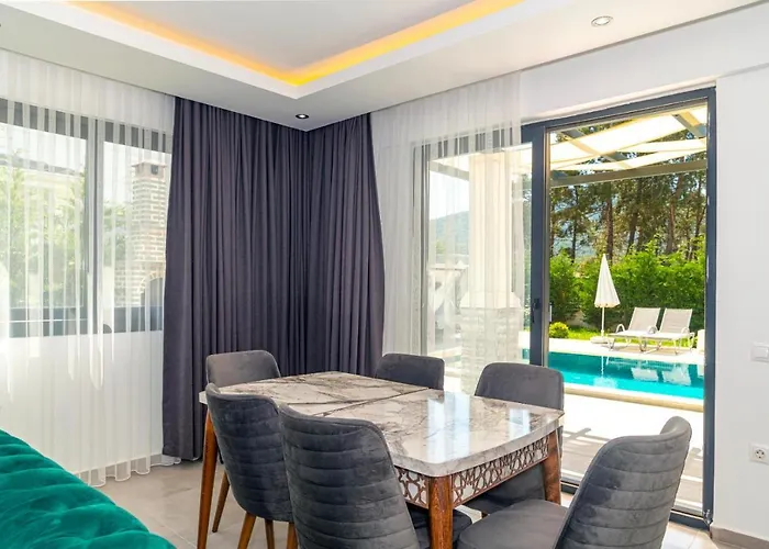 4 Bedroom In Hisaroenue Oeluedeniz- Gold Rose Villa Fethiye