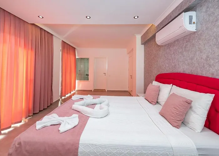 Villa 4 Bedroom In Hisaroenue Oeluedeniz- Gold Rose