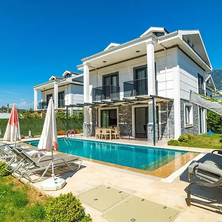 4 Bedroom In Hisaroenue Oeluedeniz- Gold Rose Villa Fethiye