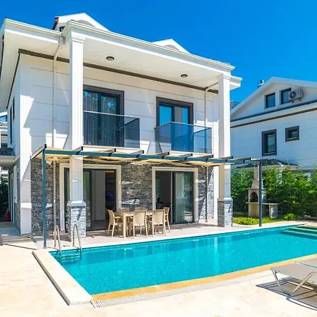 Vila 4 Bedroom In Hisaroenue Oeluedeniz- Gold Rose Fethiye