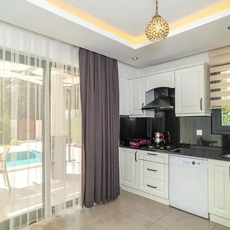 Vila 4 Bedroom In Hisaroenue Oeluedeniz- Gold Rose Fethiye