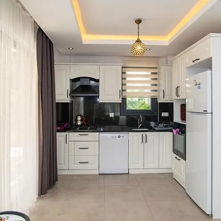 4 Bedroom In Hisaroenue Oeluedeniz- Gold Rose Villa Fethiye